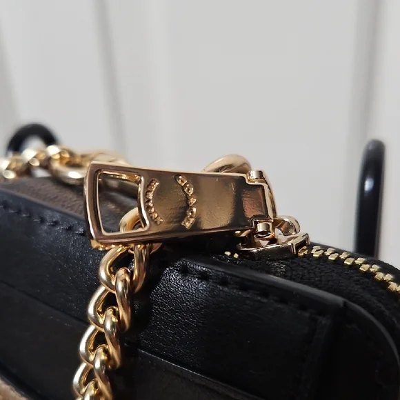 Coach NWOT Zip Around Signature Wallet - Picture 5 of 5